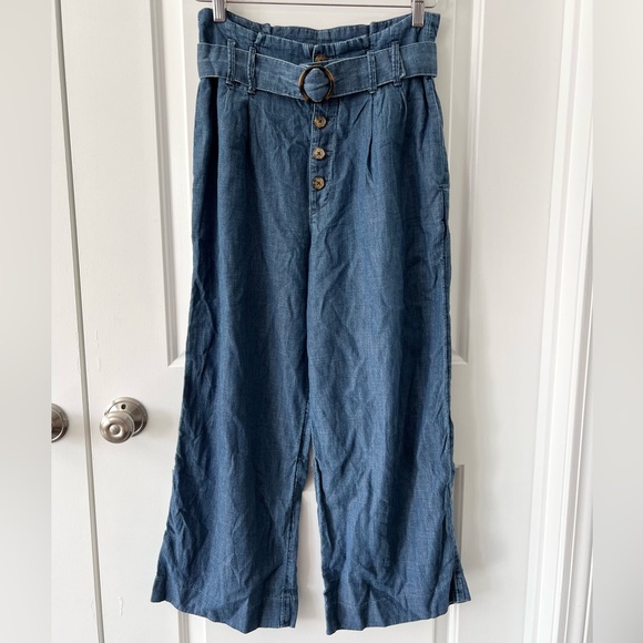 Abercrombie & Fitch Denim - Abercrombie & Fitch High Rise Cropped Wide Leg Belted Button Up Jeans | Medium